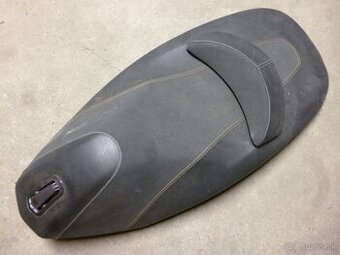 Peugeot Metropolis 400i. Sedadlo. od 2013