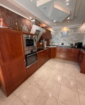 Luxusní vestavěná kuchyně se spotřebiči,5900