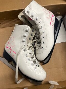 Dievčenské korčule