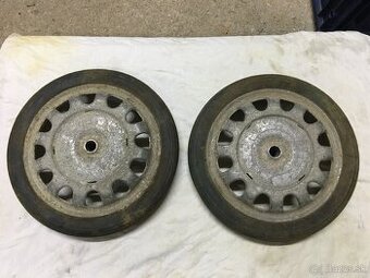 Kolesá na starý retro kočík