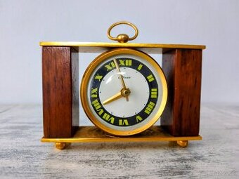 Staršie hodiny značky Majak