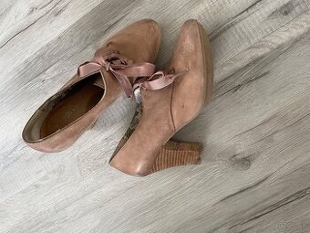 Prechodne damske topanky na opatku