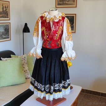 Piešťany kroj - dievčenský