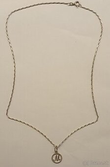 Strieborná retiazka s príveskom "M"