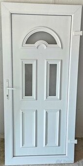 Vchodové plastové dvere