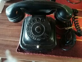 Starožitný retro telefón