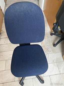 Lacno predam stolicku na kolieskach