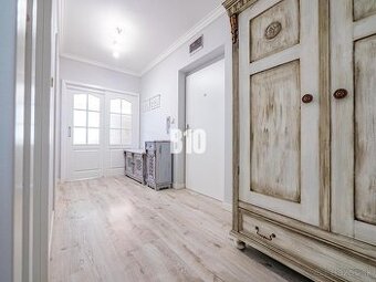 REZERVOVANÉ_ 3 izb. byt + 2x balkón (tehla, garáž) - Nitra, 