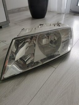 Octavia 2, Predny ľavy svetlomet