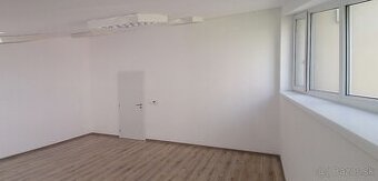 PRENÁJOM: kancelária, služby 28 m2, Námestie slobody