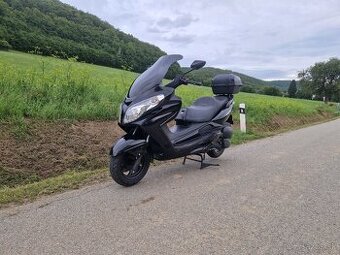 Maxi skuter Tauris Broadway 125