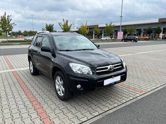 Toyota RAV4 2.2 D-4D 4x4 100kw ČR TZ