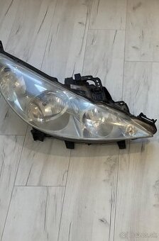 Peugeot 207 svetlo