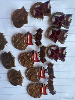 Odznaky 12 kusov cena spolu 6€