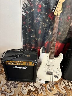 Fender Squier + Marshall MG15 CD