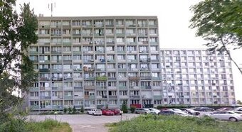 Dvojgarsónka Závodná ulica, parkovacie miesto, pivnica.