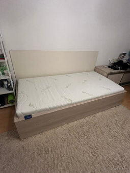 Posteľ s úložným priestorom