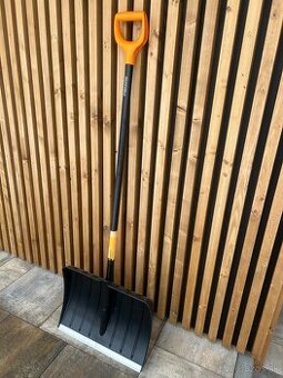 Predam Fiskars lopata na sneh Solid - 1