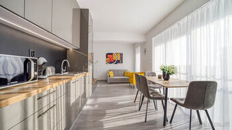 Štýlový kompletne zariadený 2 izbový apartmán s terasou s mo
