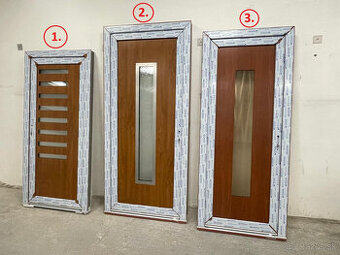 PLASTOVÉ VCHODOVÉ DVERE