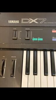 Napredaj YAMAHA DX-7