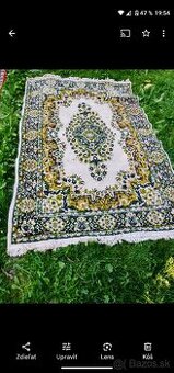 Vlnený , ručné viazaný koberec