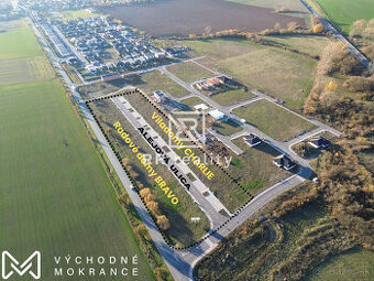 Pozemky so stavebným povolením pre 20 radoviek a 30 bytov