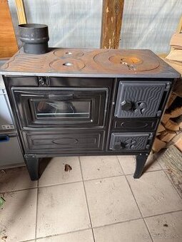 Liatinový sporák na tuhé palivo