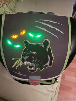 Skolska taska svietiaca