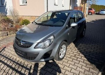 Opel Corsa 1,4i /64kw klima serviska benzín manuál 64 kw