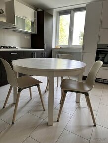 Stôl a 4 stoličky z Ikea. - 1