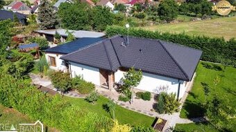 LUXUSNÝ MODERNÝ RODINNÝ DOM S DESIGNOVOU ZÁHRADOU