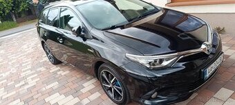 Predám Toyota Auris Hybrid 1.8 Edition