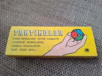 Starý detský hlavolam - farebné kocky