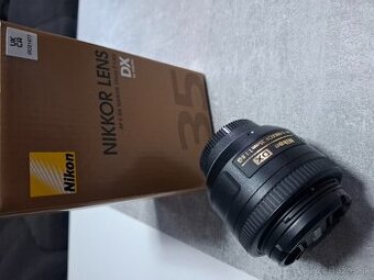 Objektívy Nikkor 50mm f/1.8G a Nikkor 35mm f/1.8G