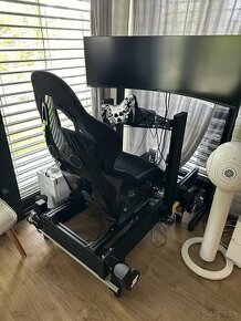Zavodna konzola Simrig + Asetek Invicta