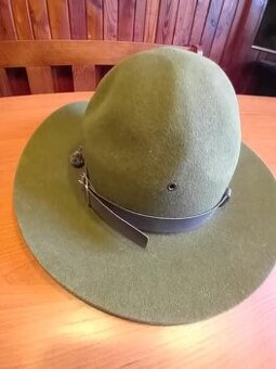 Predám skautsky klobúk a košeľu