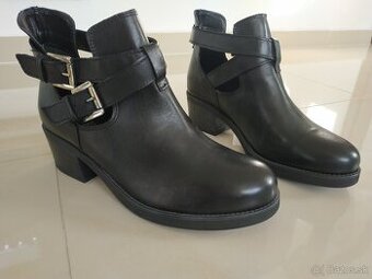 Čierne kožené čižmy, veľkosť 39