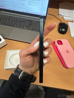 Rezervované- predám iPhone 13 128GB prasknutý fotoaparát 0,5