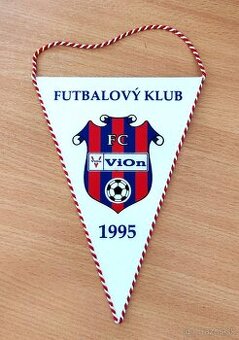 Vlajka a odznak FC Vion