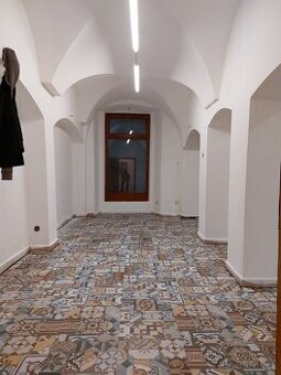 Prenajmem obchodny priestor na Alzbetinej ulici