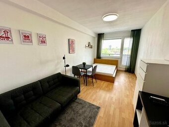 Svetlý 1 izbový byt na prenájom s parkovaním a výbornou dost