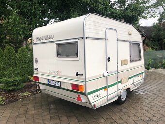 Pekny karavan Chateau 350 + predstan , nízka hmotnosť