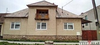 Na predaj rodinný dom s garážou, pozemok výmera 2003 m2 Horn
