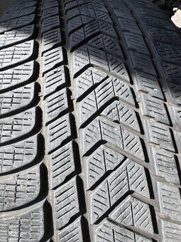 PREDÁM Zimné pneu 325/35 R22 a 285/40 R22 GLE
