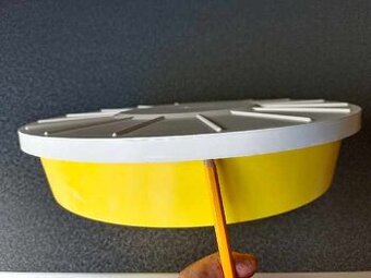 predám okrúhle krmítko stropné