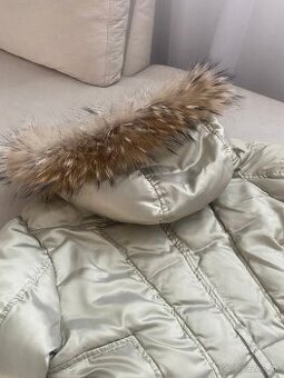 MOTIVI zlatá páperová zimná bunda s kožušinou z mývala, v.v.