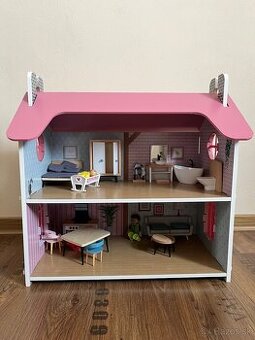 Drevený domček s príslušenstvom