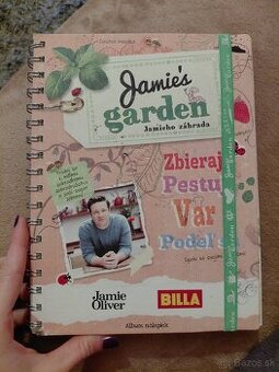 Kniha, spoločenská hra, postavičky, a iné