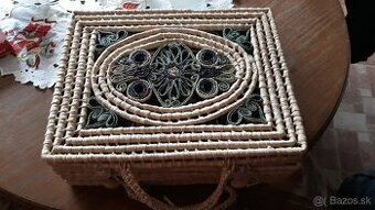 Krásna čajová suprava v prutenom kufriku